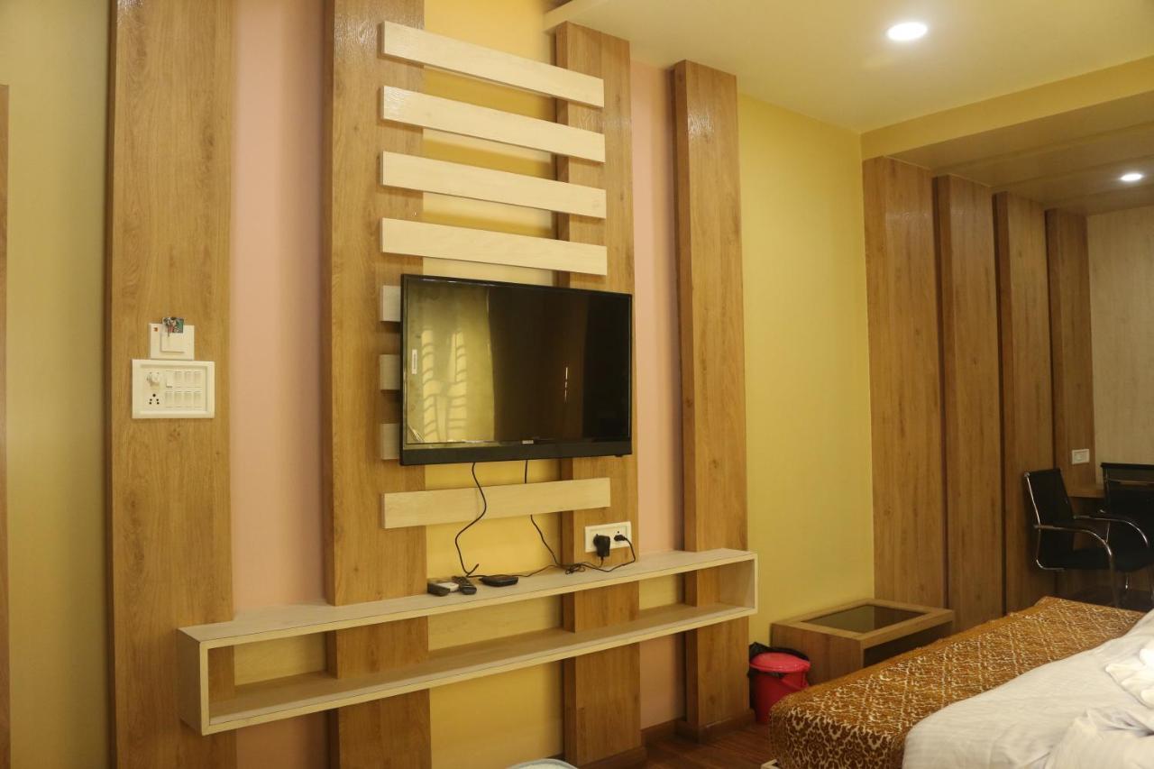 Hotel Himalaya Agartala Bagian luar foto