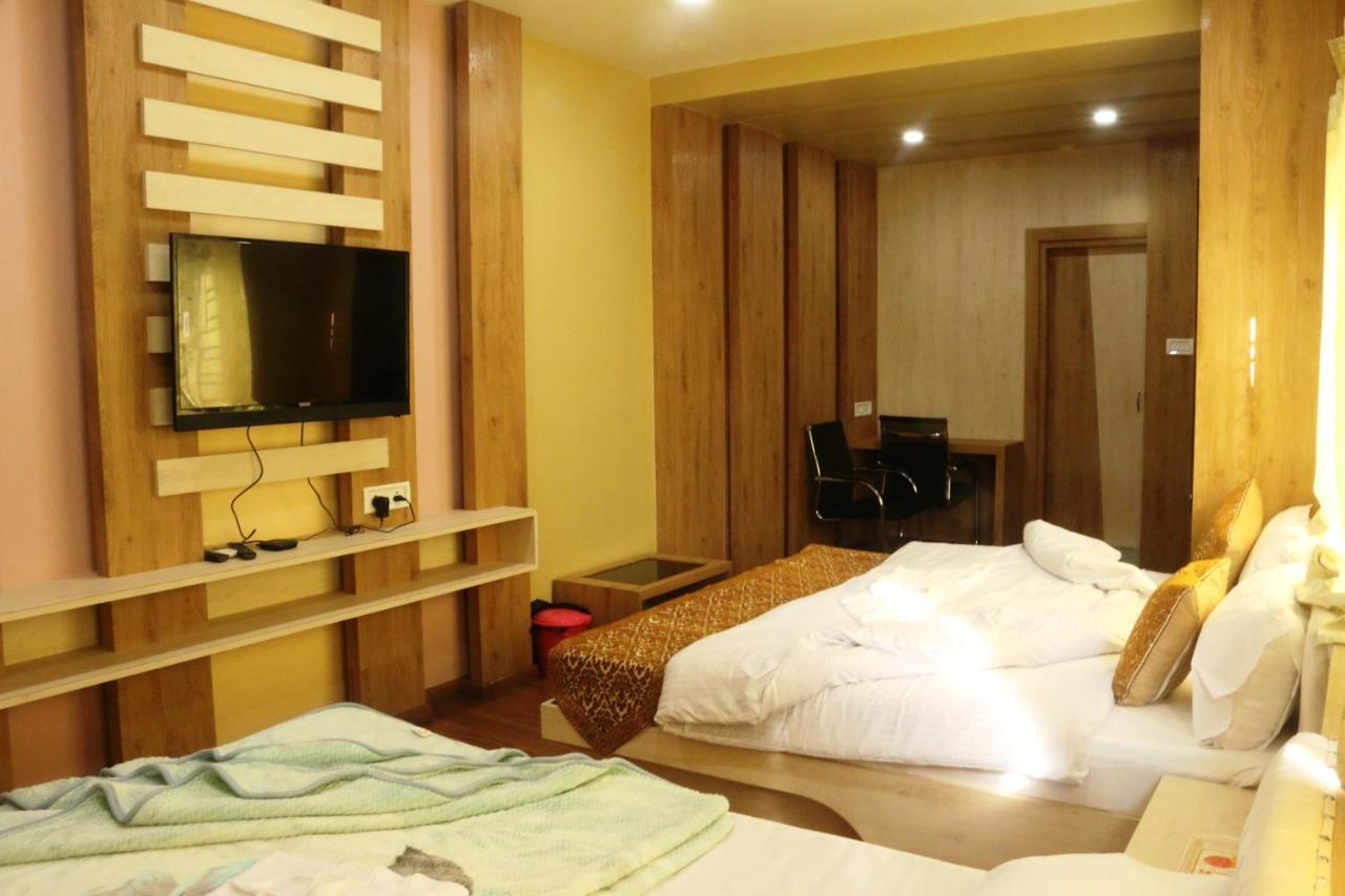 Hotel Himalaya Agartala Bagian luar foto