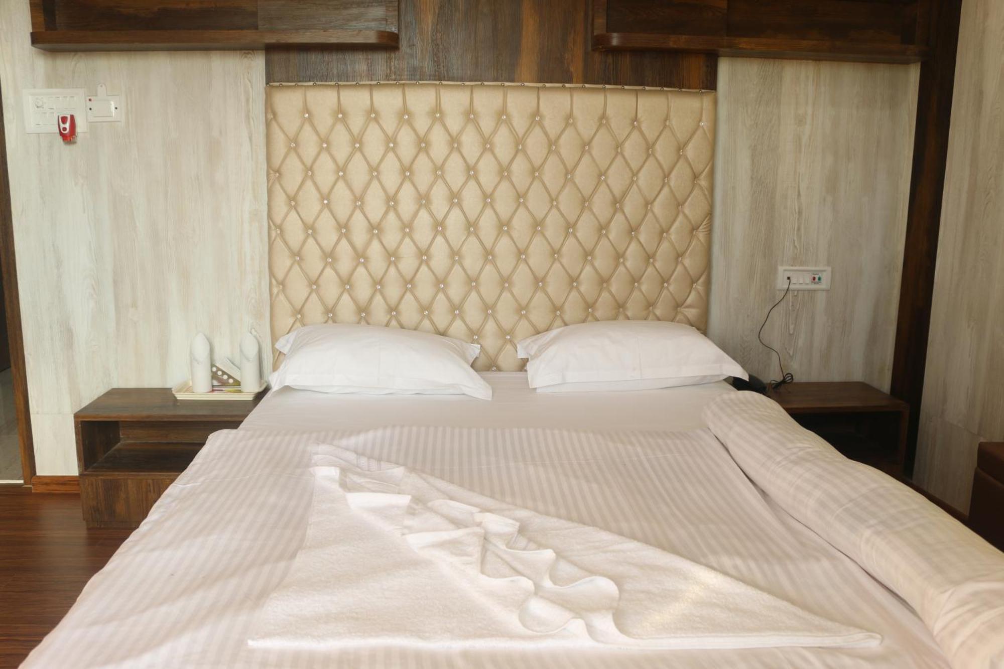 Hotel Himalaya Agartala Bagian luar foto