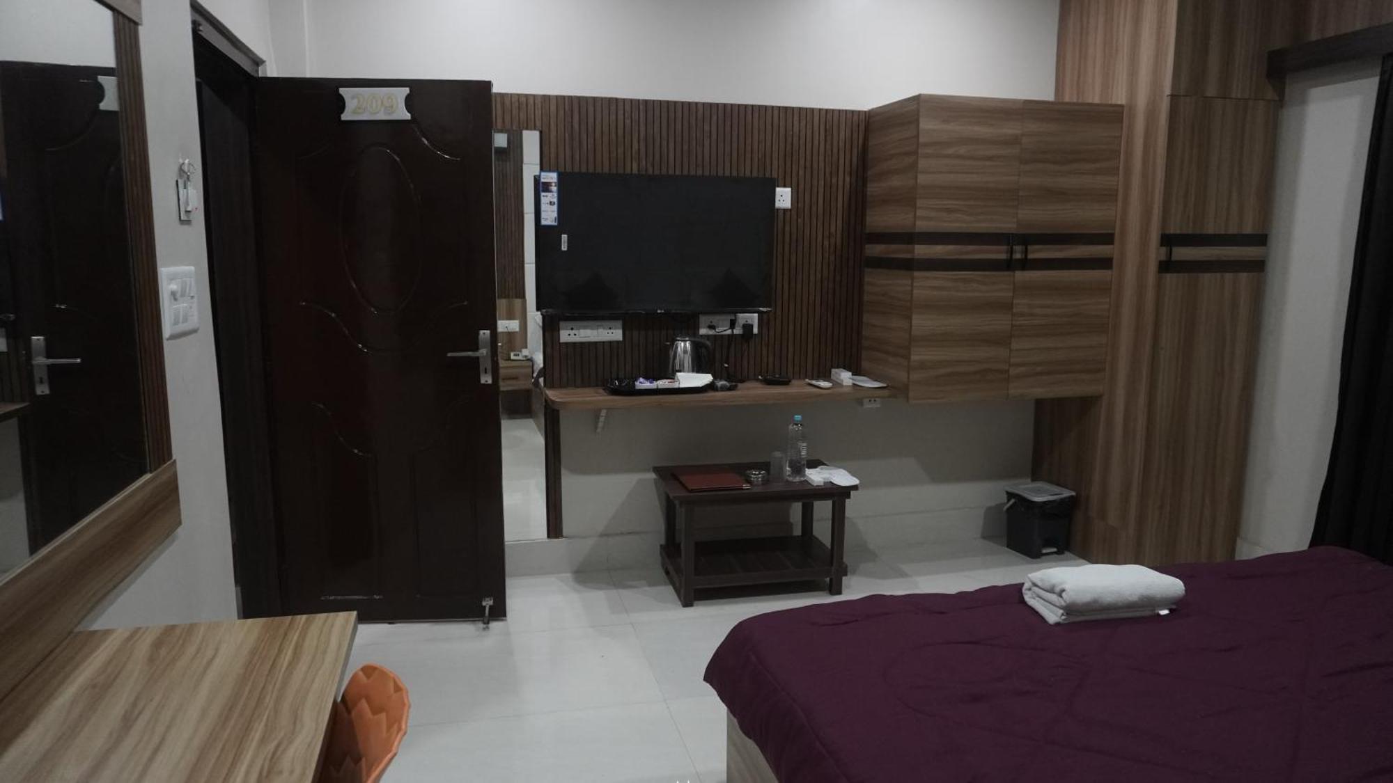 Hotel Himalaya Agartala Bagian luar foto