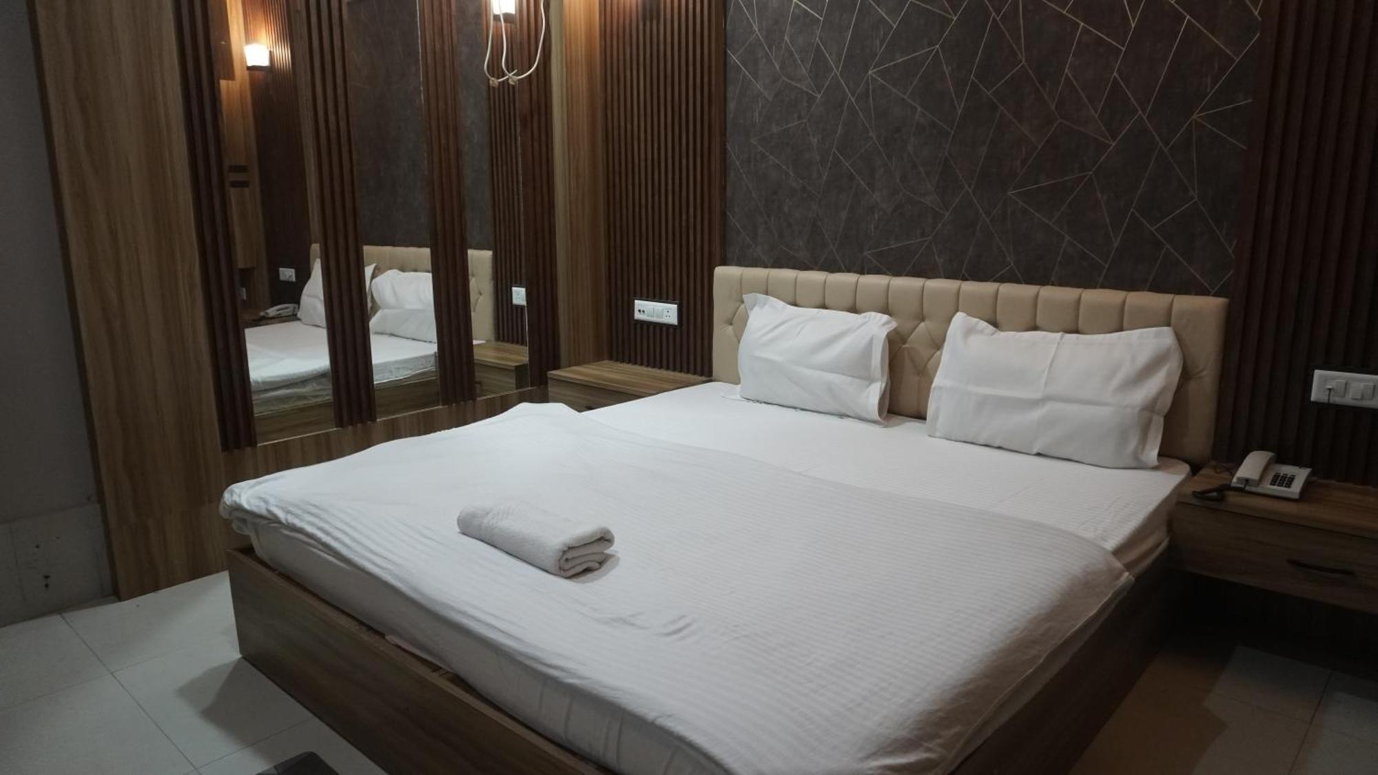 Hotel Himalaya Agartala Bagian luar foto