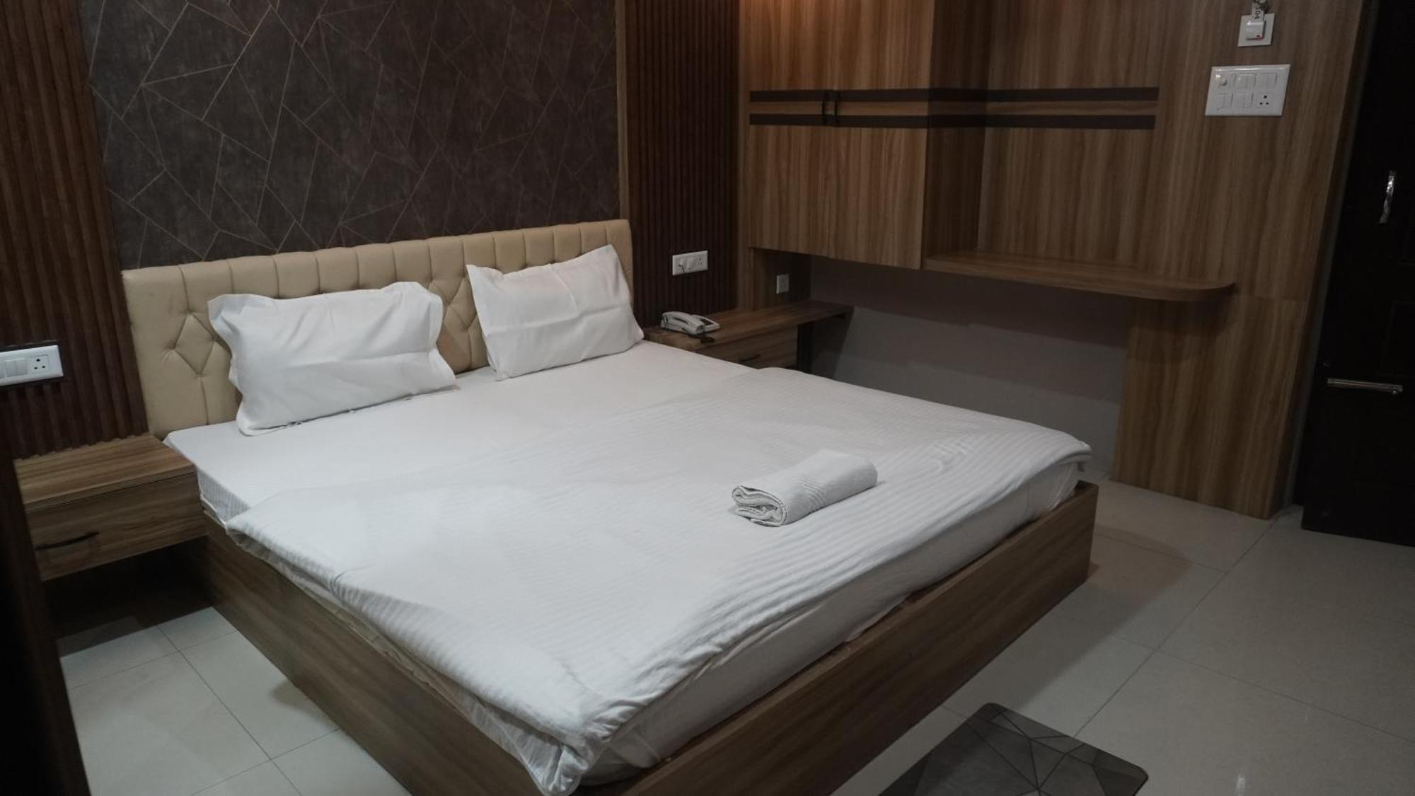 Hotel Himalaya Agartala Bagian luar foto